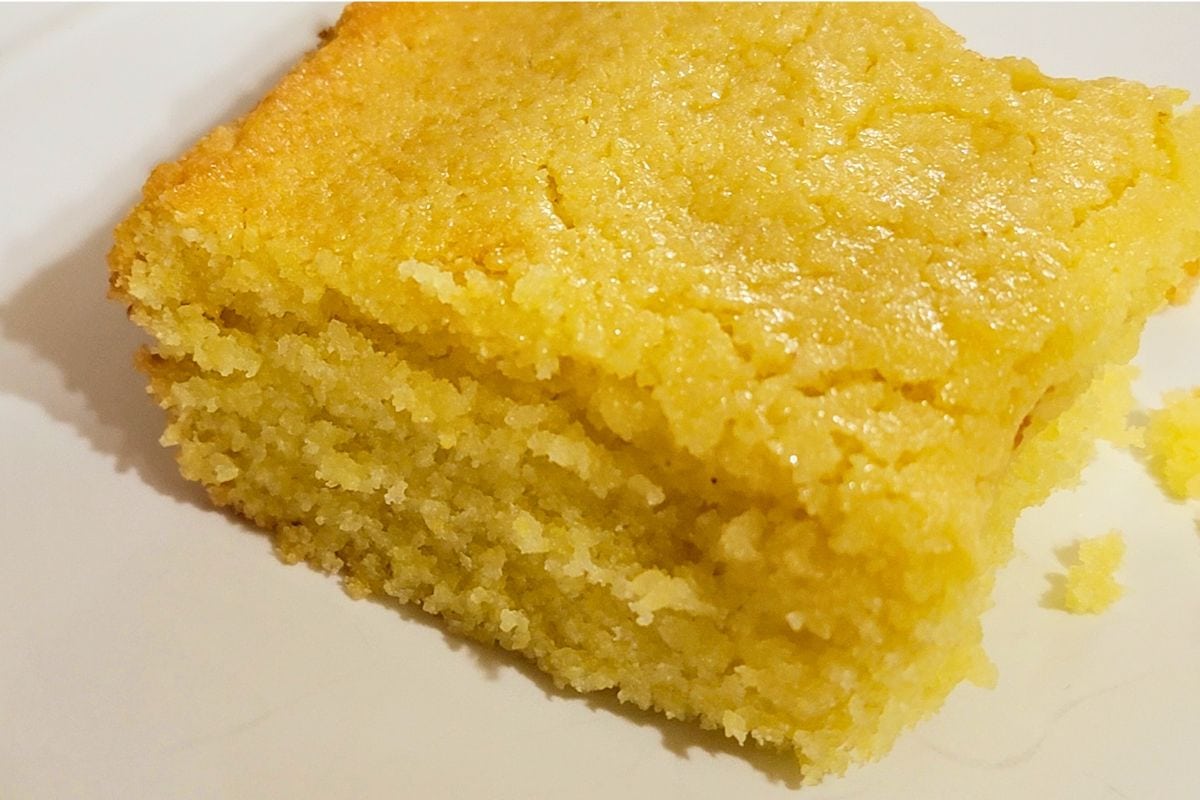 Easy Homemade Cornbread Recipe: A Family Favorite in 5 Mins